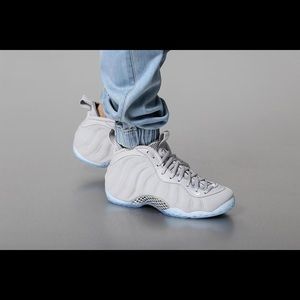 nikr foamposite grey suede